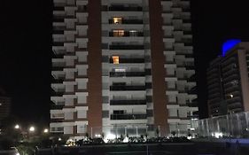 Hermoso apartamento, Torre de categoría Long Beach, en la mejor ubicación de Punta del Este